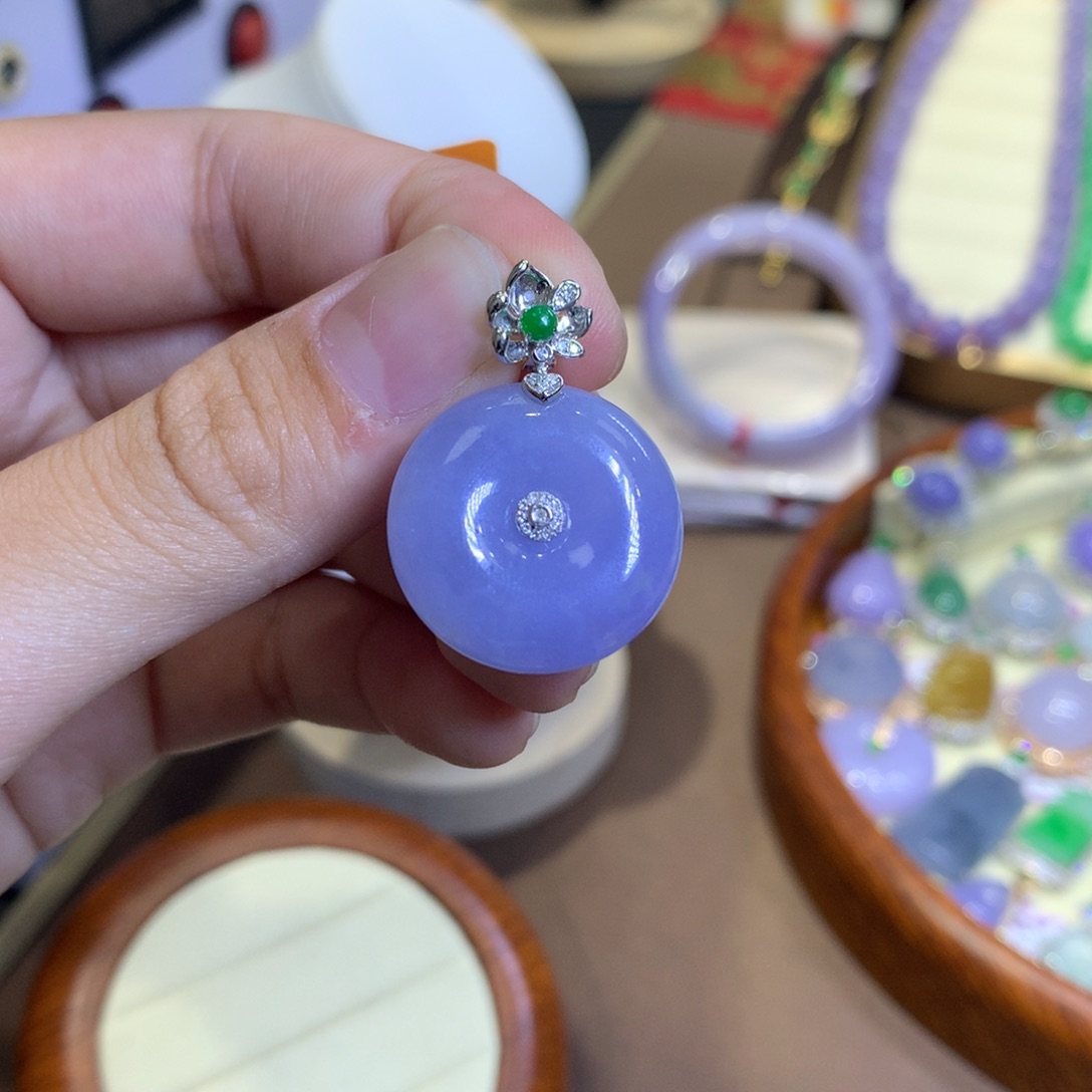 翡翠18K金镶嵌颈饰翡翠