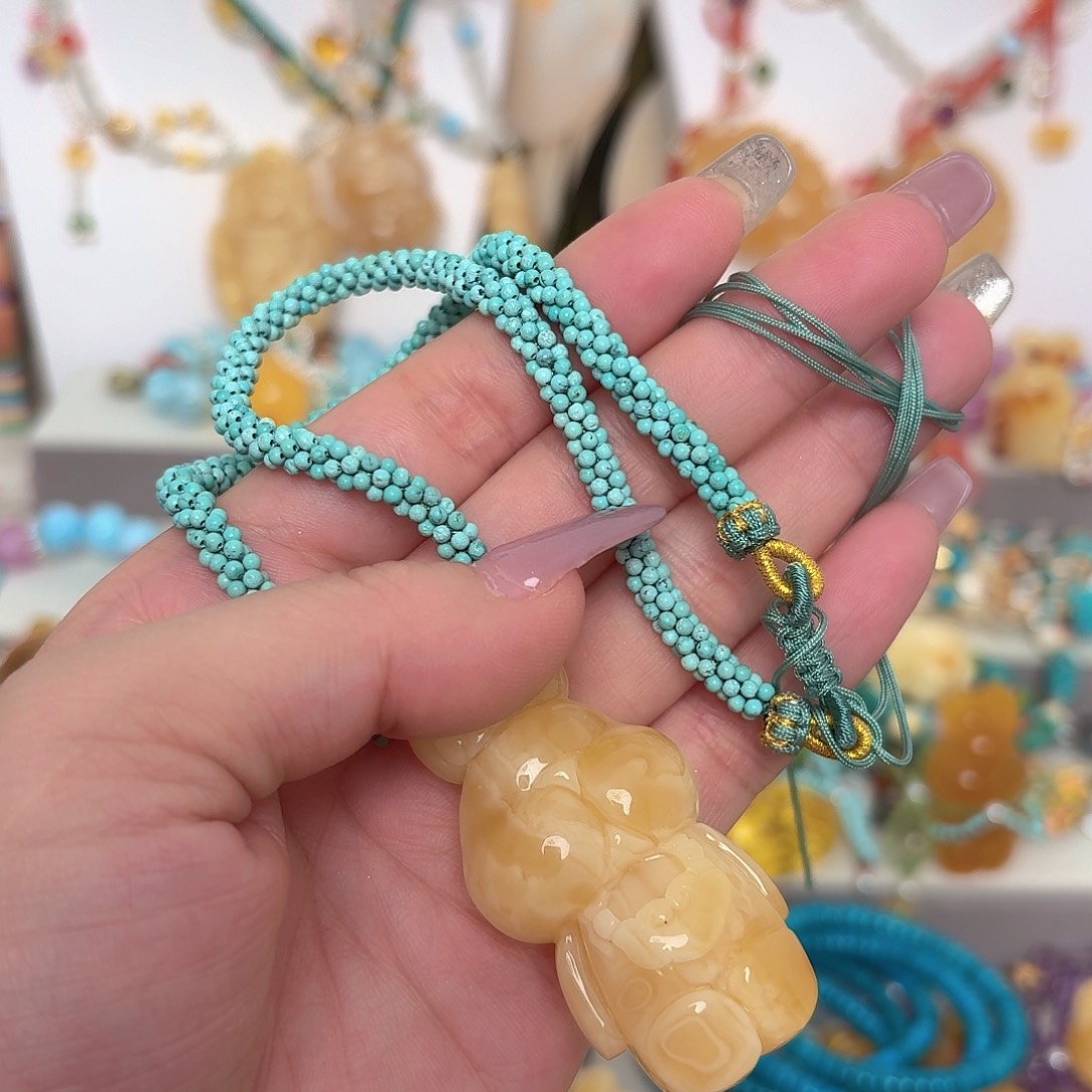 琥珀未镶嵌颈饰琥珀