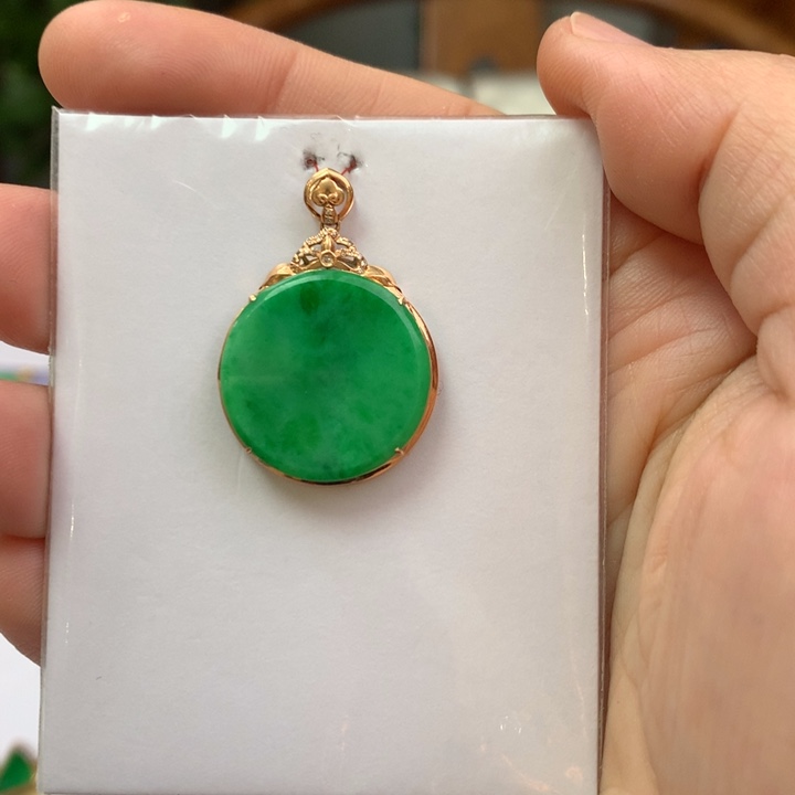 翡翠颈饰18K金镶嵌翡翠吊坠