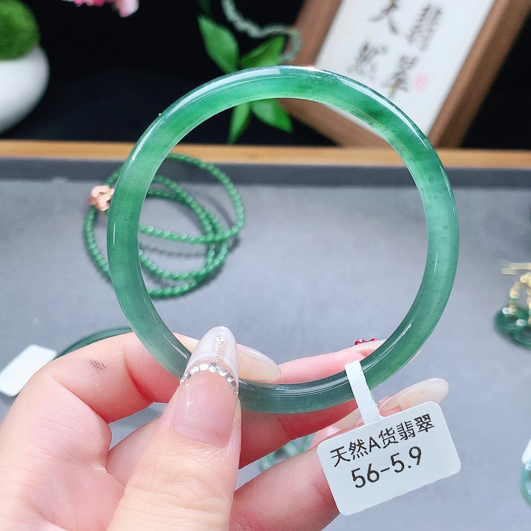 翡翠手镯（圆镯）未镶嵌