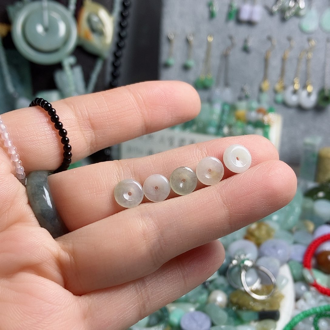 翡翠颈饰未镶嵌5个