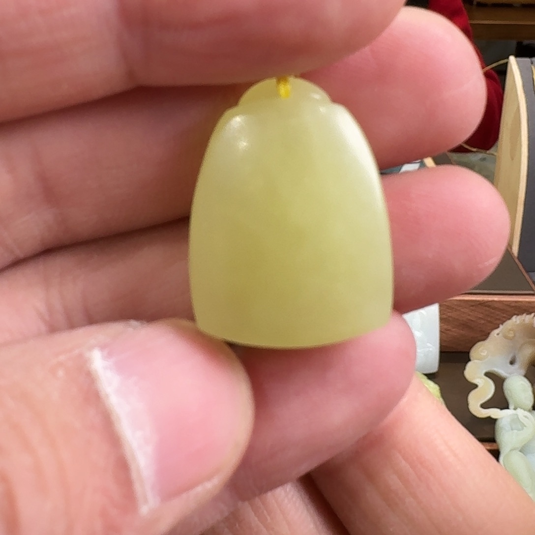 和田玉颈饰未镶嵌晚**铃