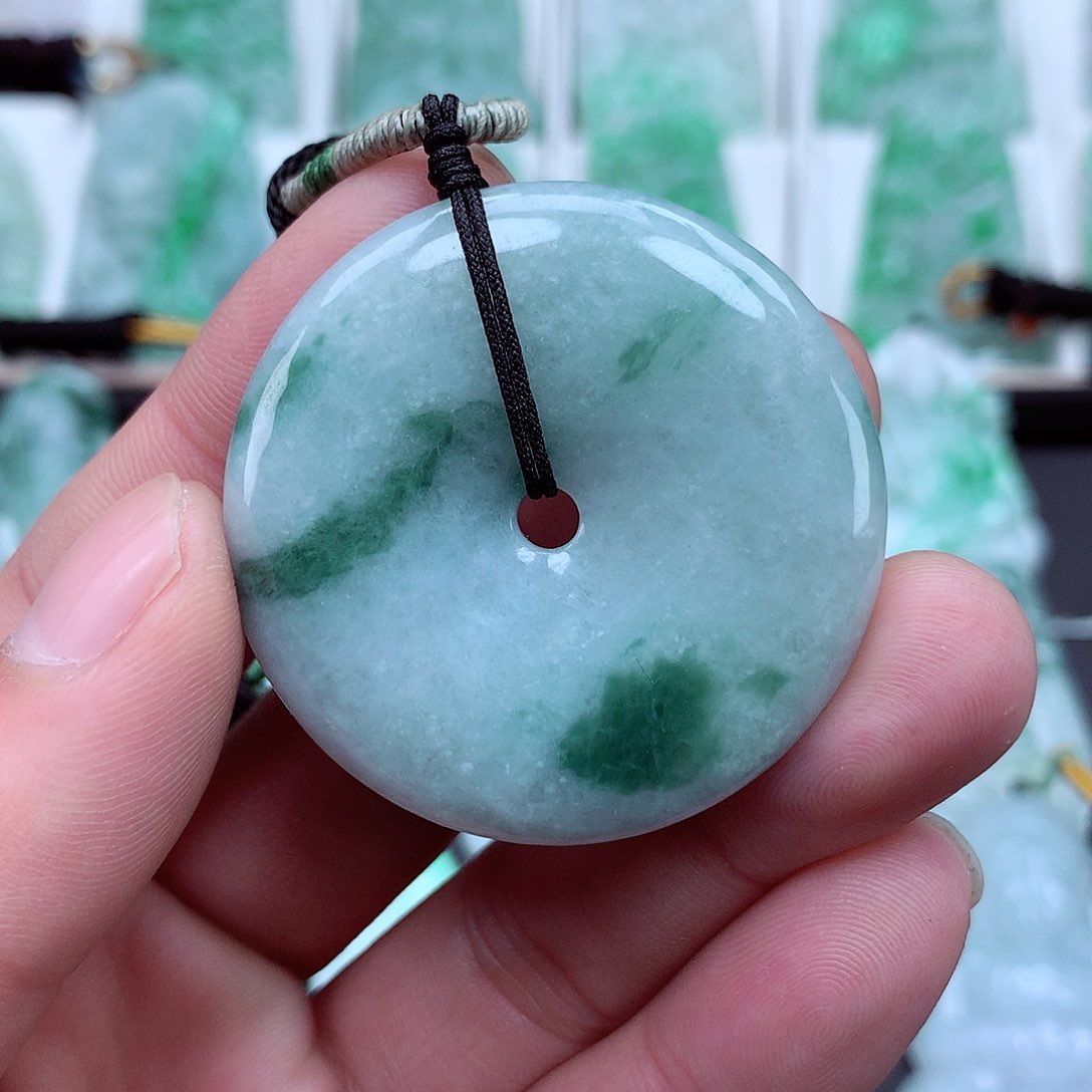 翡翠颈饰未镶嵌翡翠吊坠