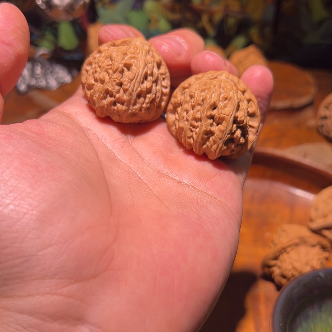 文玩核桃吊坠36全品白狮子三角白一对