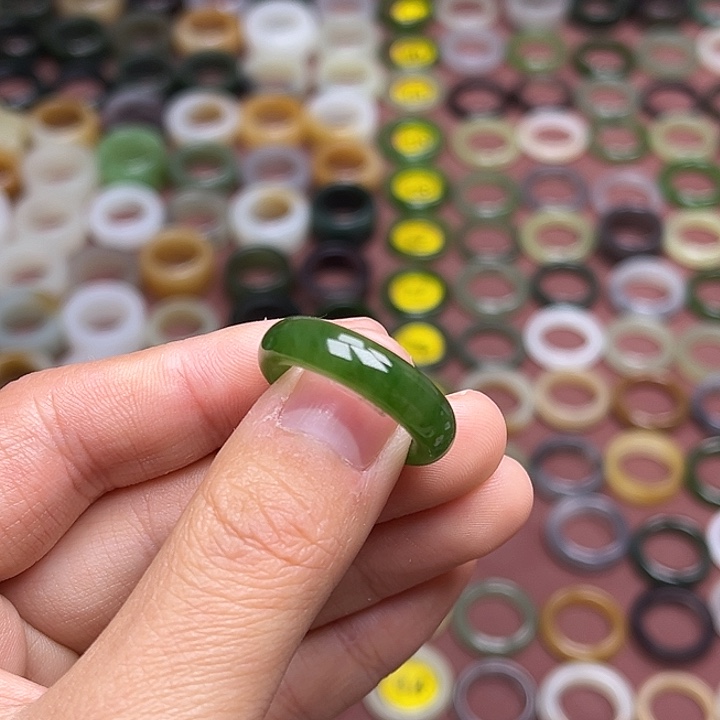 和田玉戒指未镶嵌15码无皮辣绿