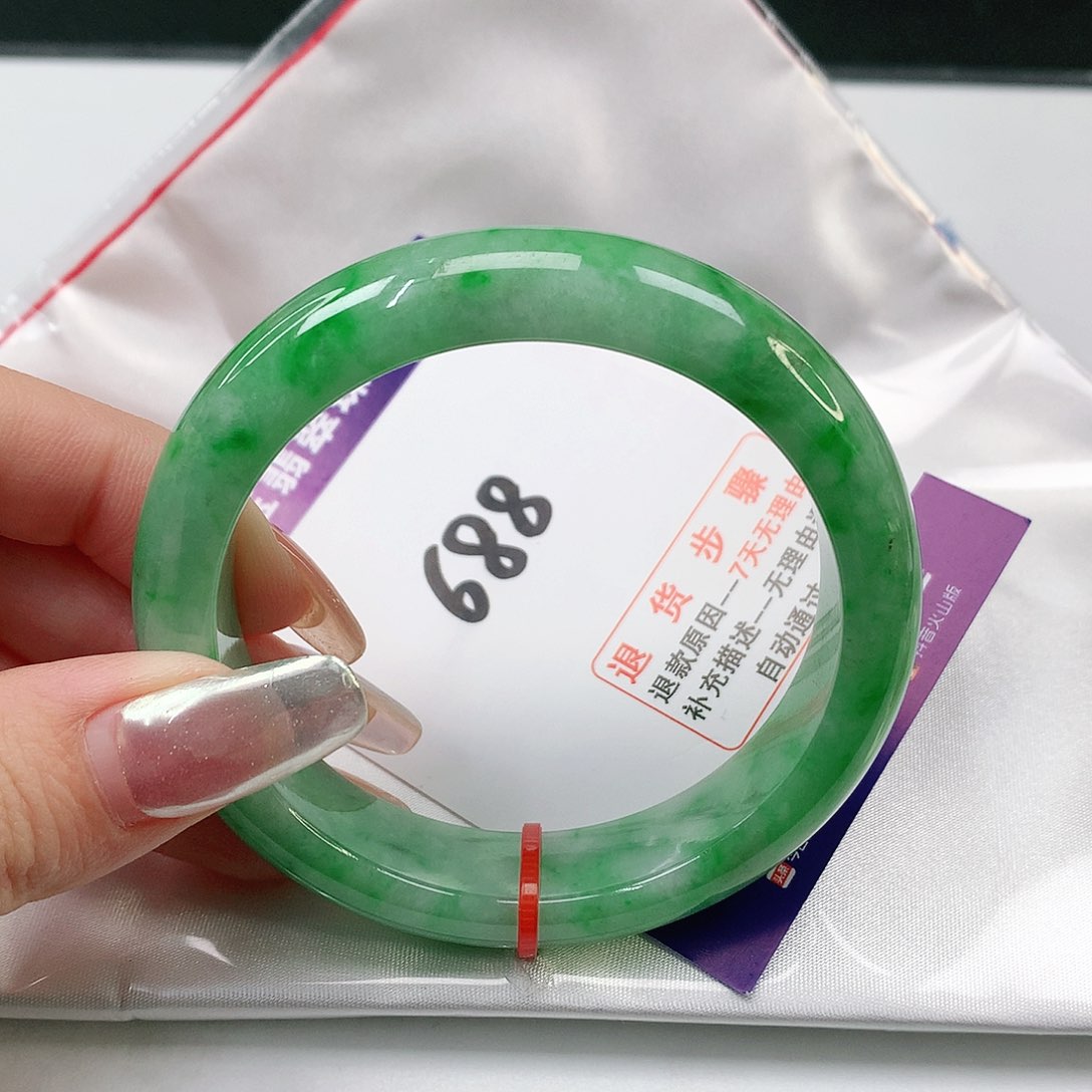 翡翠手镯未镶嵌翡翠手镯