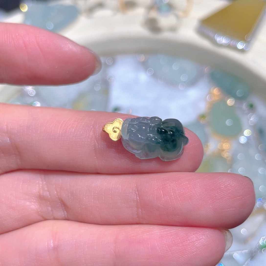 翡翠颈饰18K金镶嵌翡翠