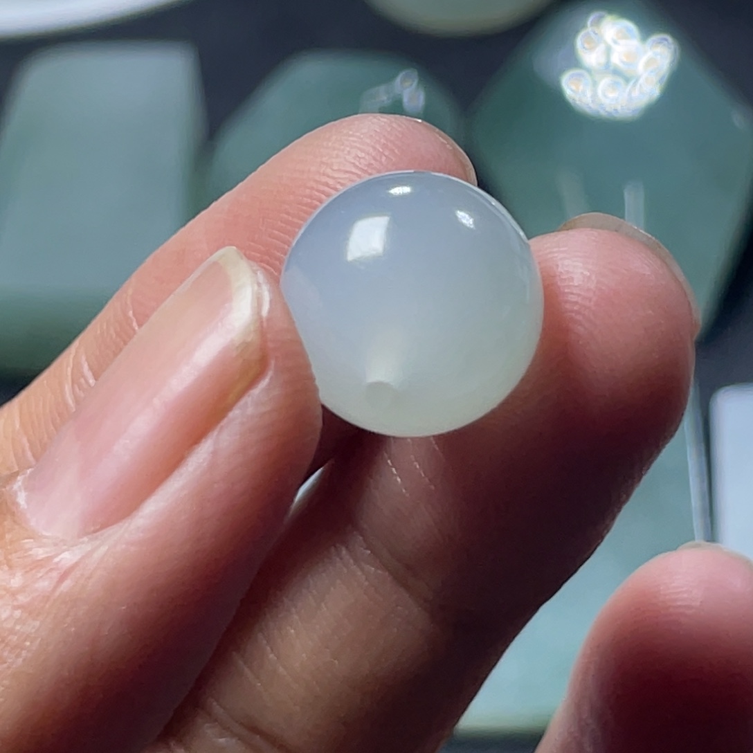 李***F定制翡翠未镶嵌糯冰起胶卡12珠16颗