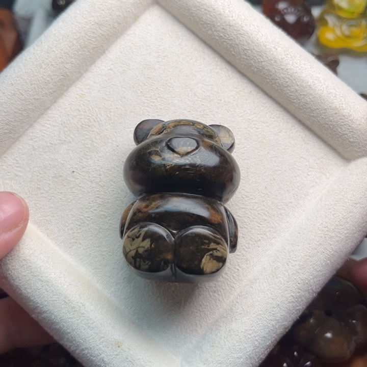 琥珀未镶嵌颈饰30克熊