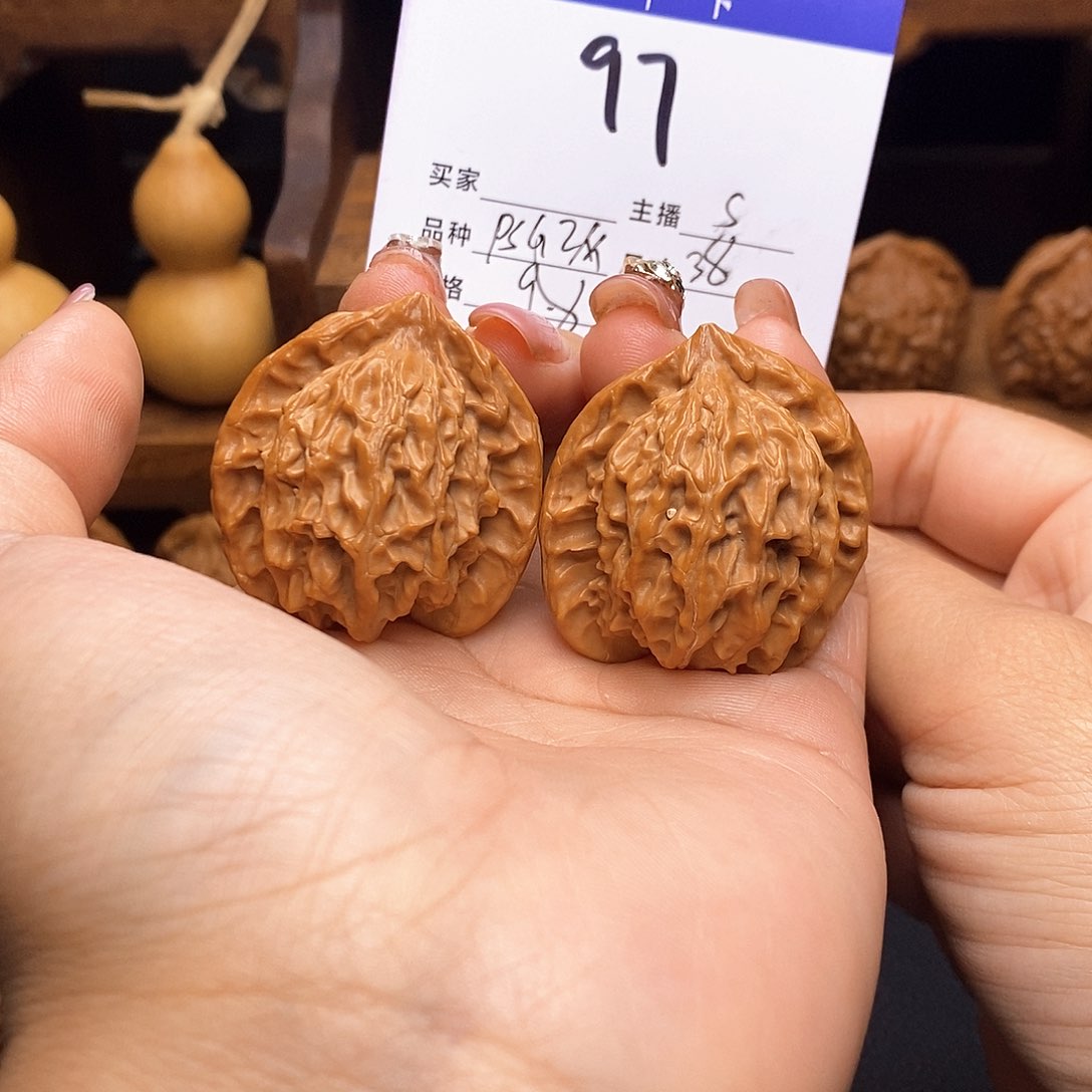 桃核吊坠盘山公子帽38有修s