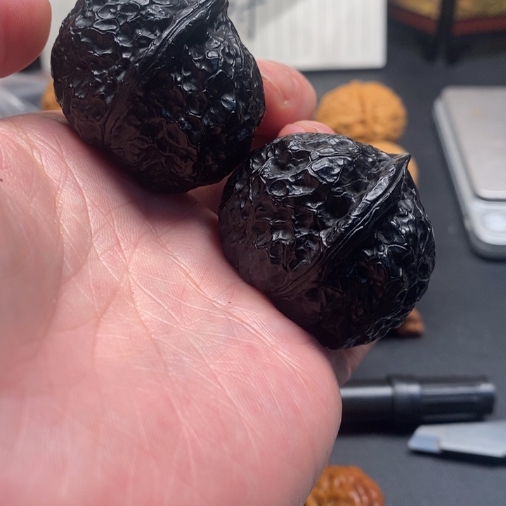 文玩核桃把件A**光铁核桃