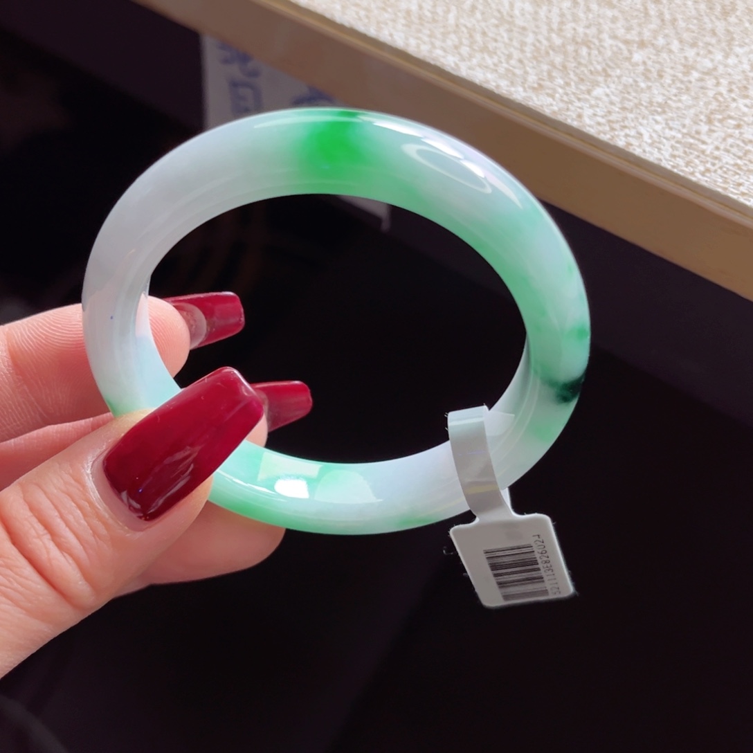 翡翠手镯未镶嵌手镯