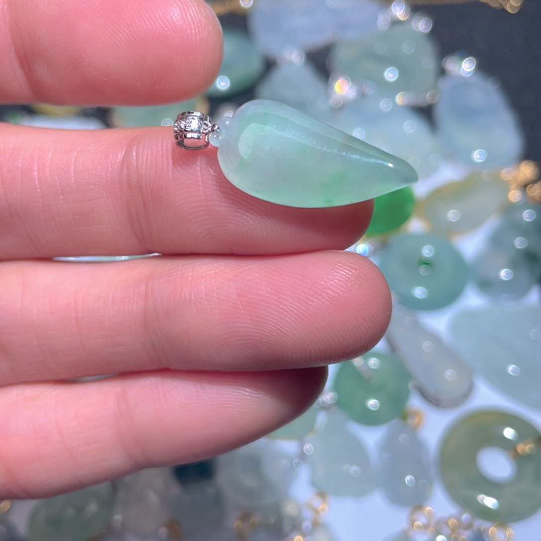 翡翠颈饰18K金镶嵌翡翠