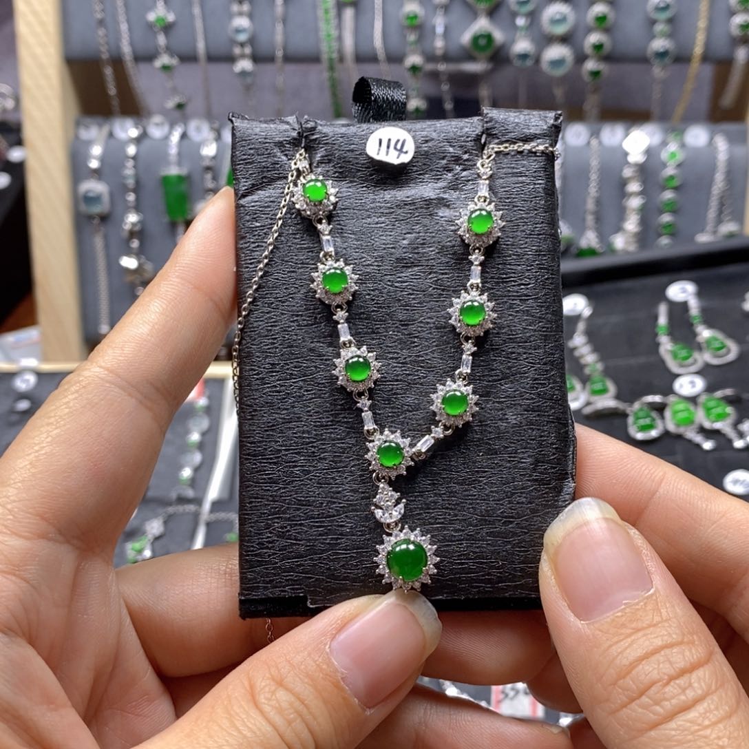 翡翠颈饰银S925镶嵌赢**态翡翠