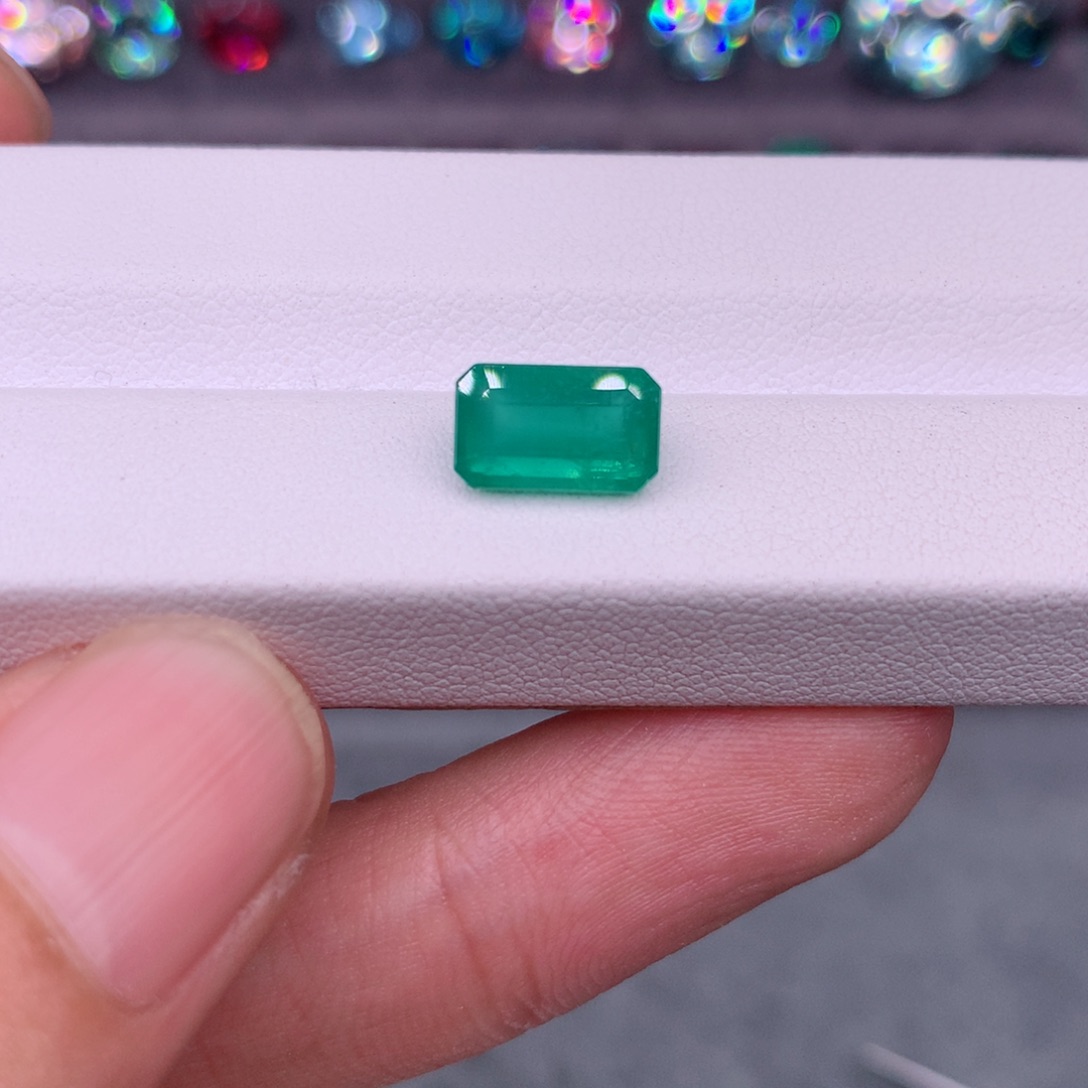 祖母绿裸石未镶嵌