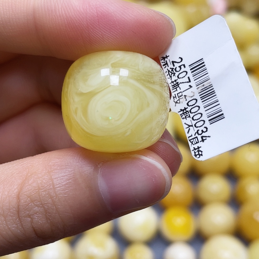 蜜蜡未镶嵌裸石21.1*20.0mm.瑕