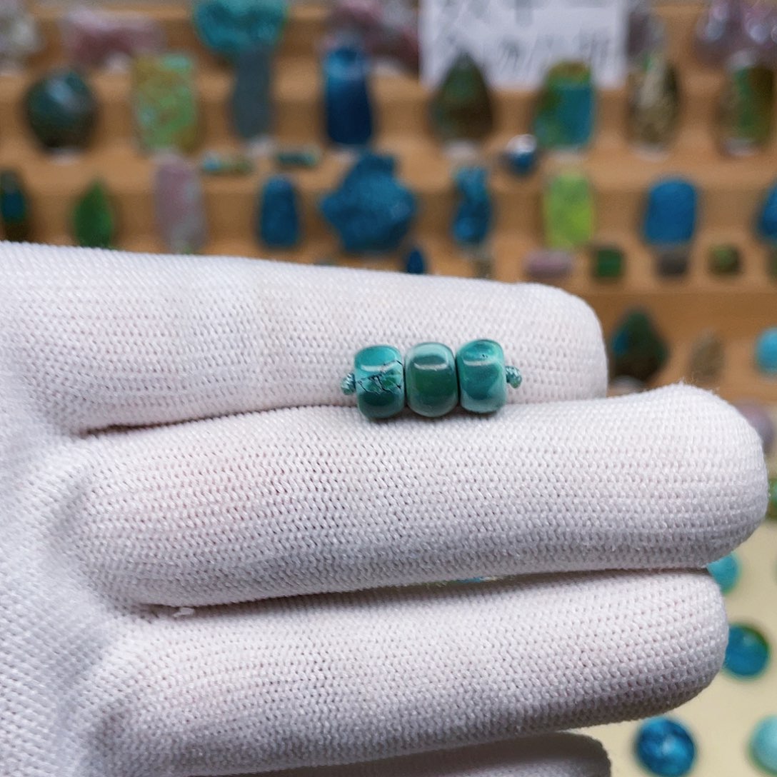 绿松石未镶嵌颈饰