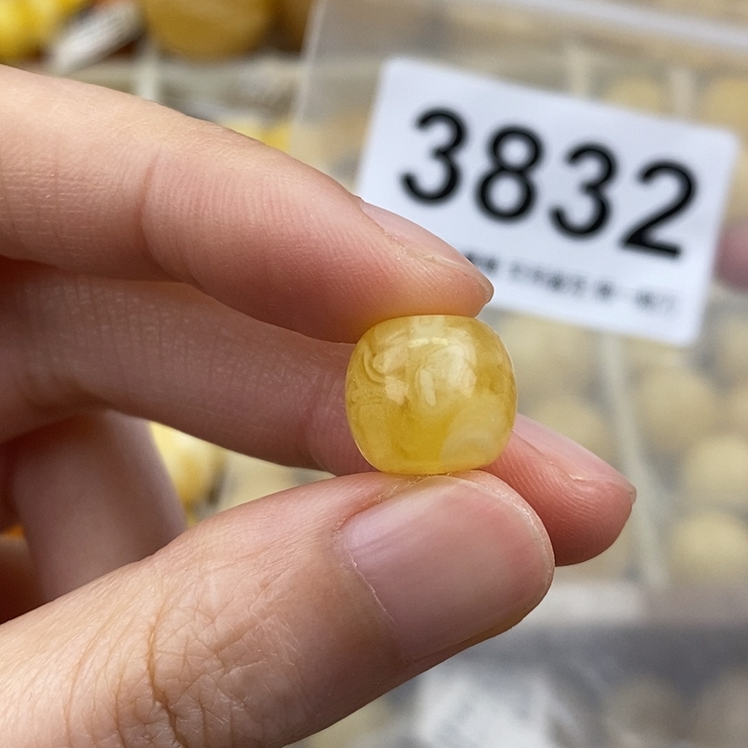 蜜蜡未镶嵌珠宝奇石12.1