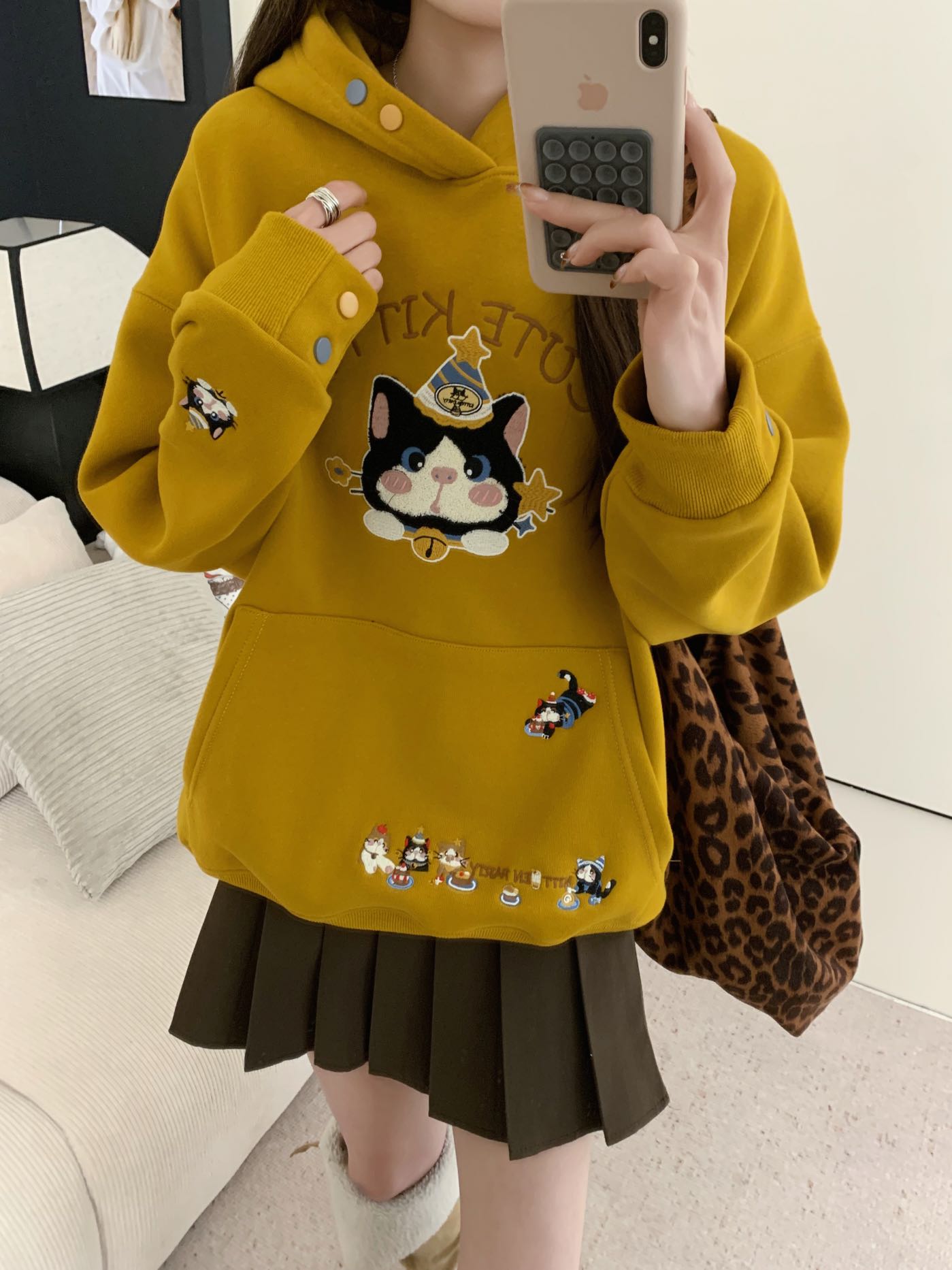 小慧 秋冬刺绣铃铛猫咪减龄加绒连帽卫衣KF38