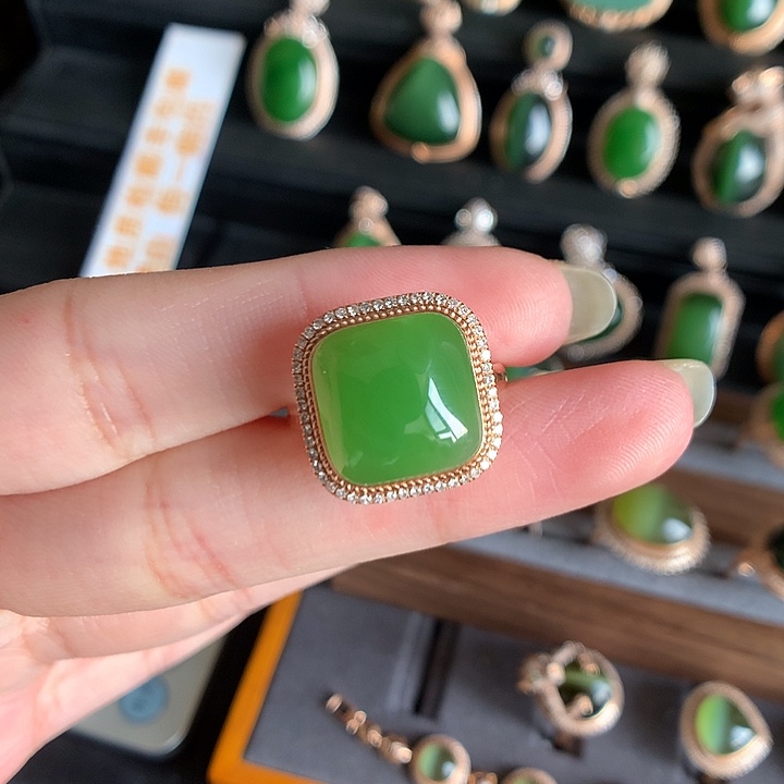 和田玉首饰18K金镶嵌