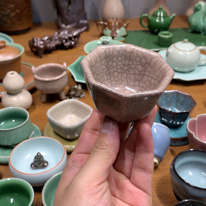龙泉青瓷哥窑龙纹八方