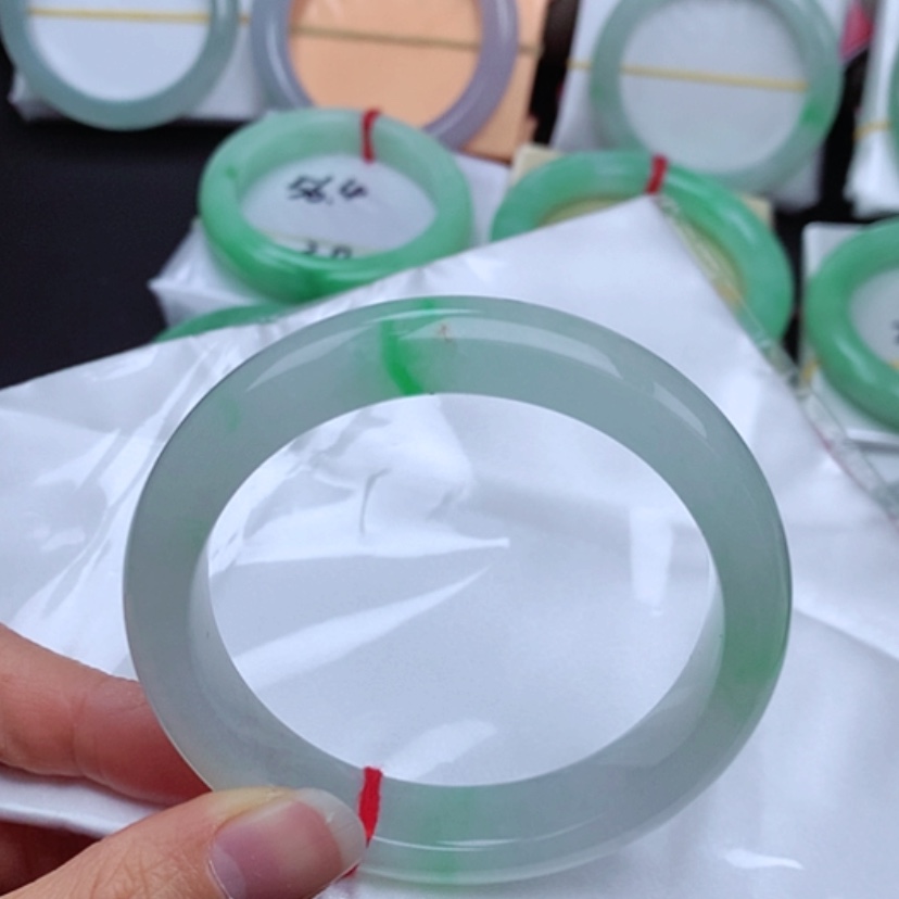 【闪购商品】翡翠手镯（开口镯）未镶嵌           正圈59 冰白底青