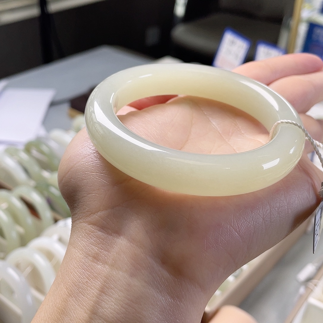 和田玉未镶嵌手镯油糯晴水 老钢板料 厚装