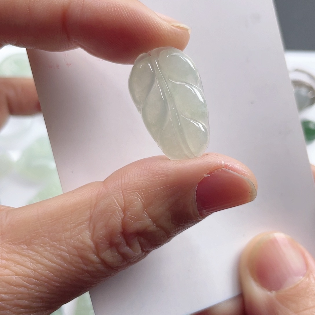 翡翠颈饰未镶嵌叶子