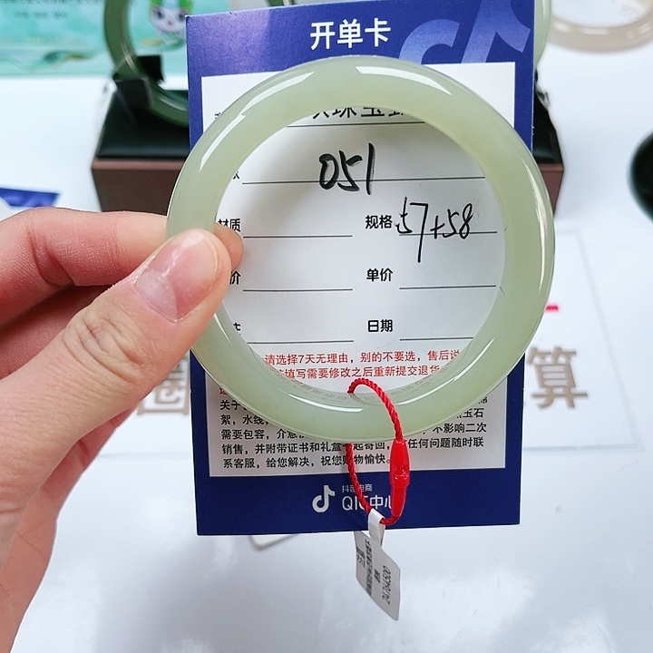 和田玉手镯未镶嵌?*旎