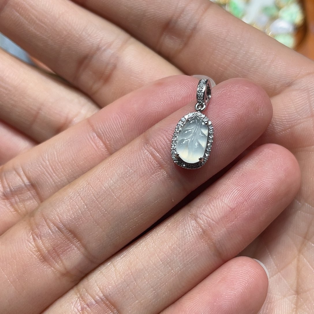 翡翠吊坠(不含链)18K金镶嵌M***a