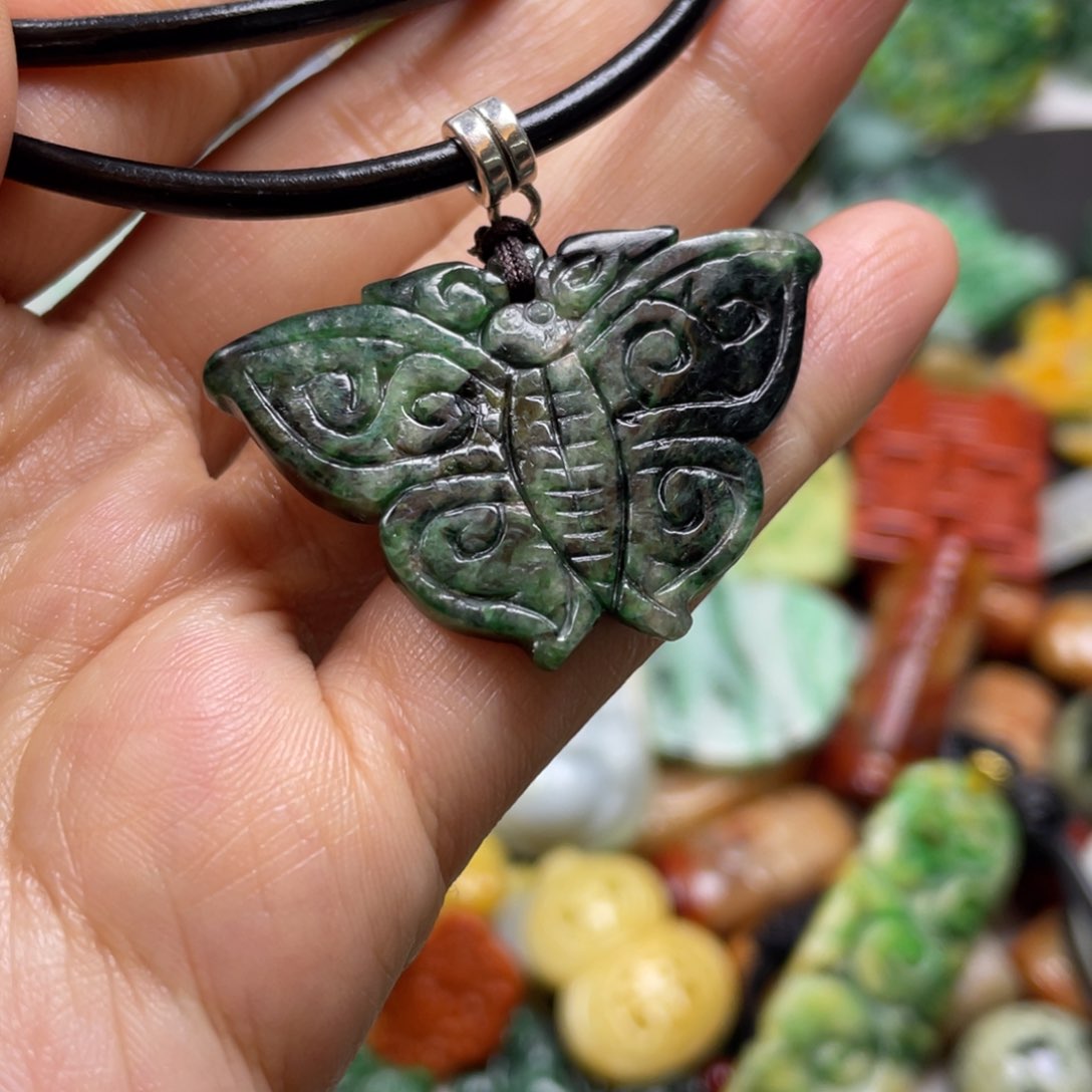 翡翠颈饰未镶嵌牌子