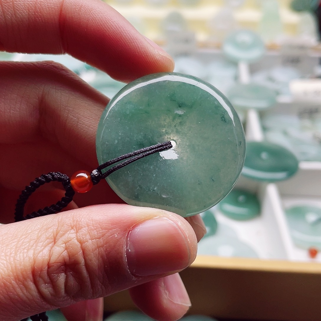 翡翠颈饰未镶嵌天然翡翠