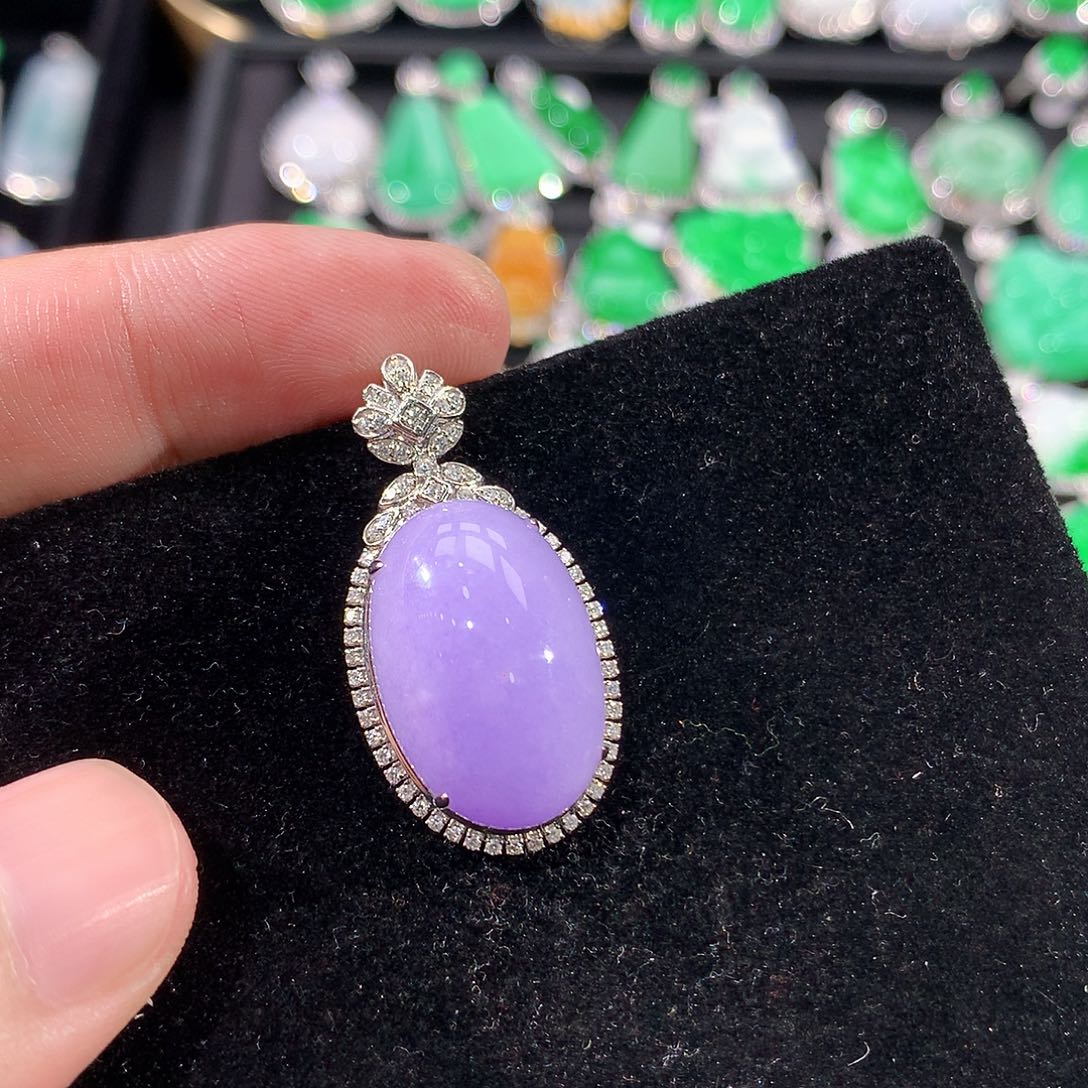 翡翠18K金镶嵌颈饰