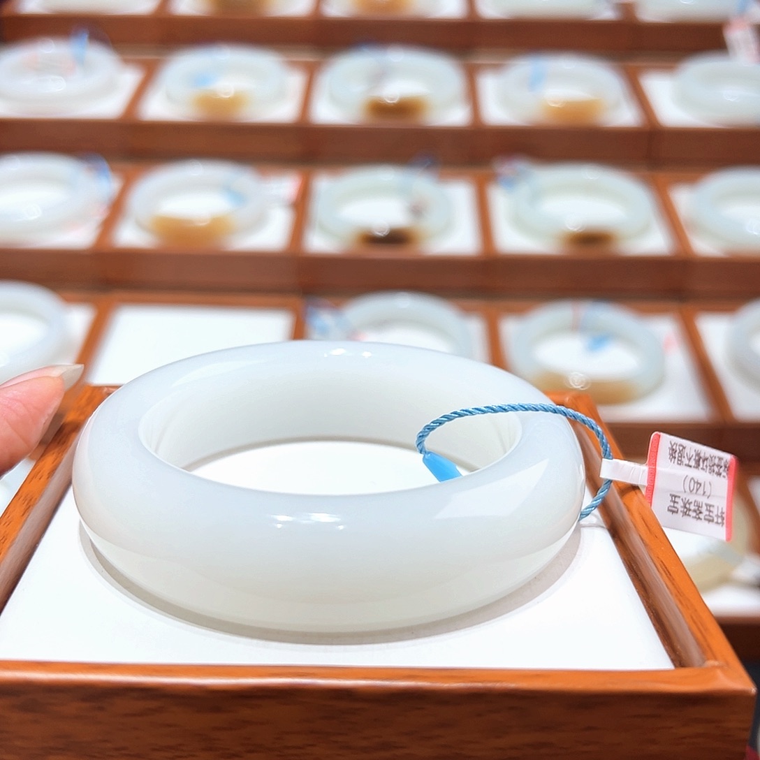 和田玉定金手镯余额41000元未镶嵌小*子