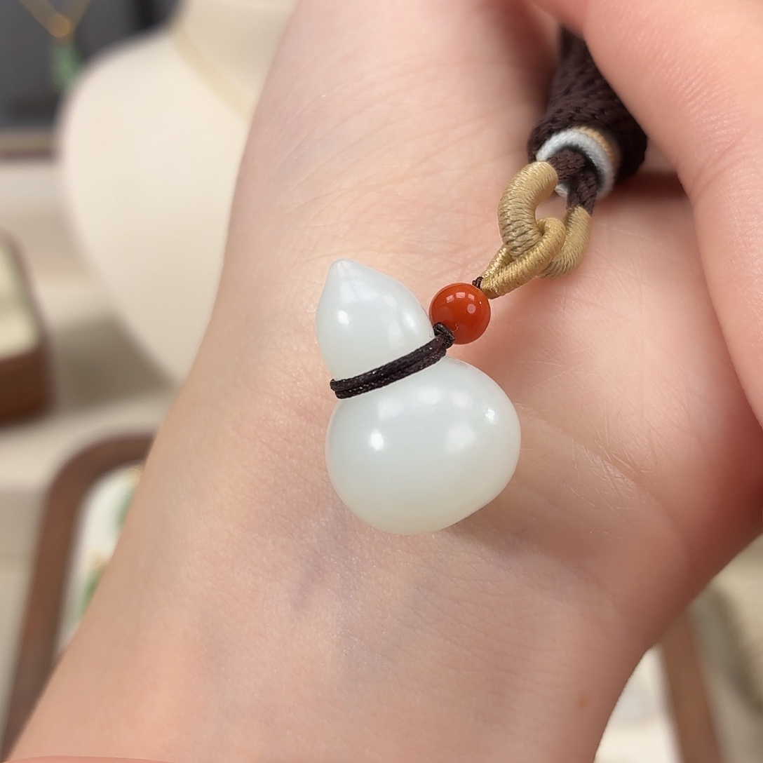 和田玉18K金镶嵌颈饰