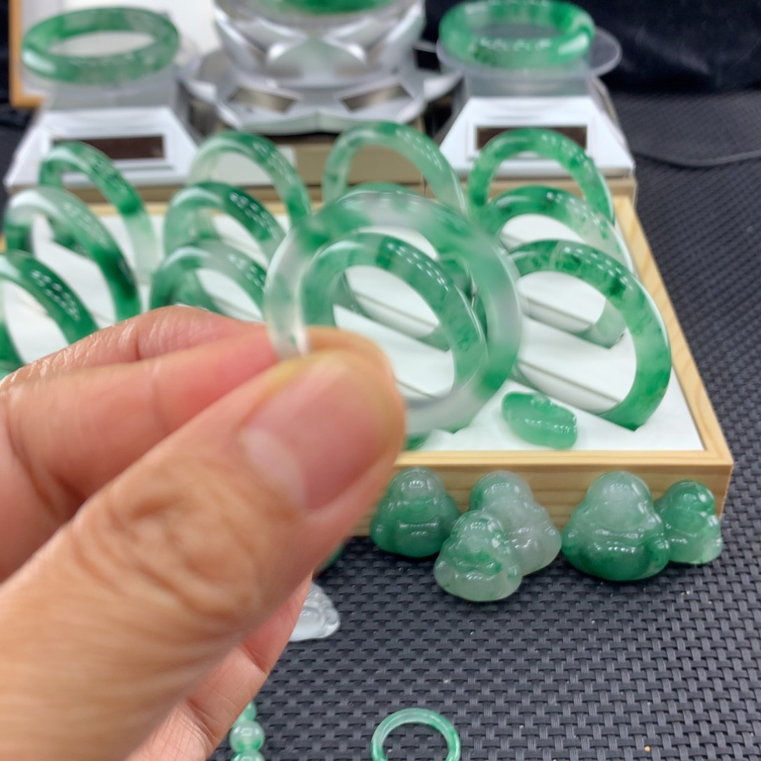 石英质玉戒指未镶嵌