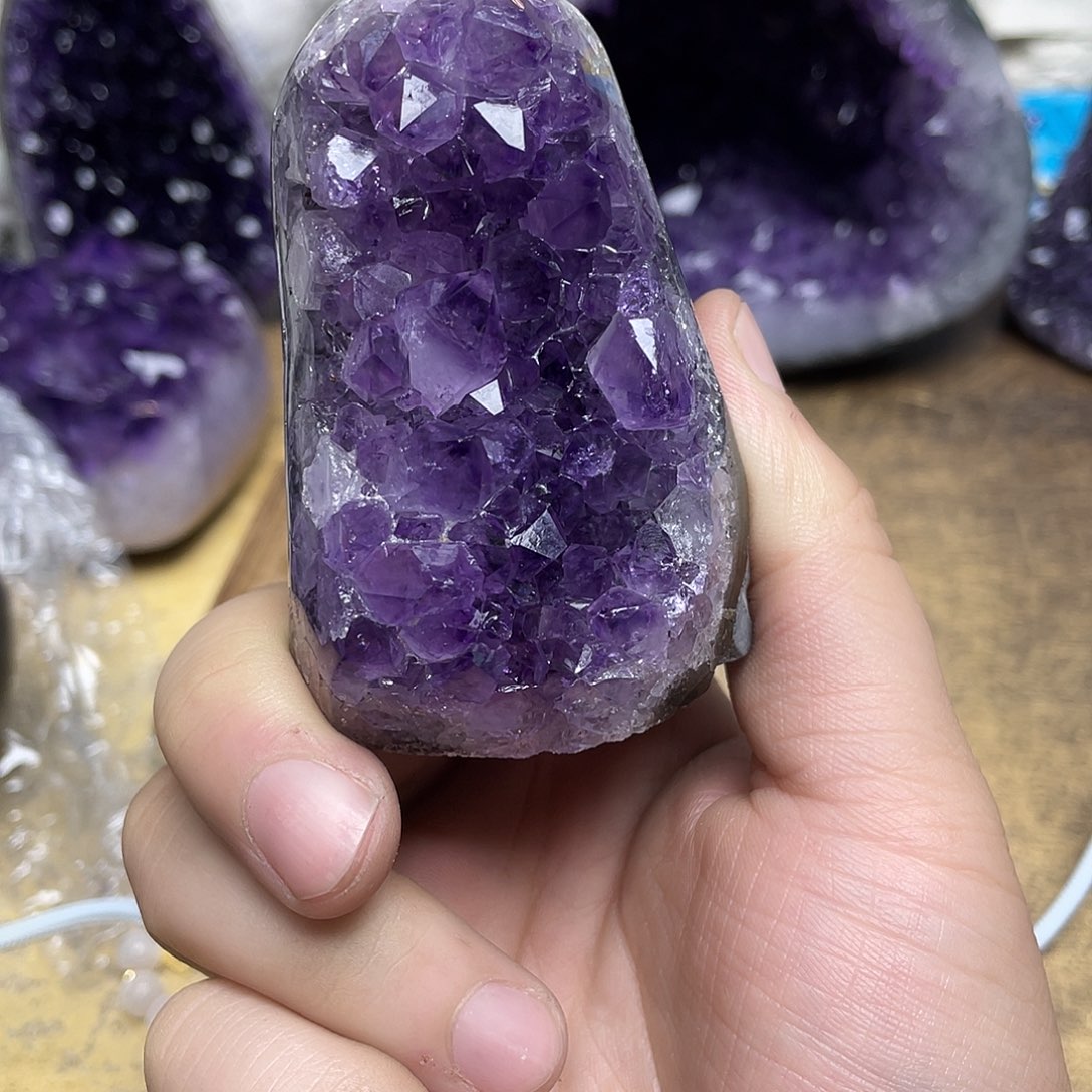 紫晶未镶嵌大型摆件（非配饰）