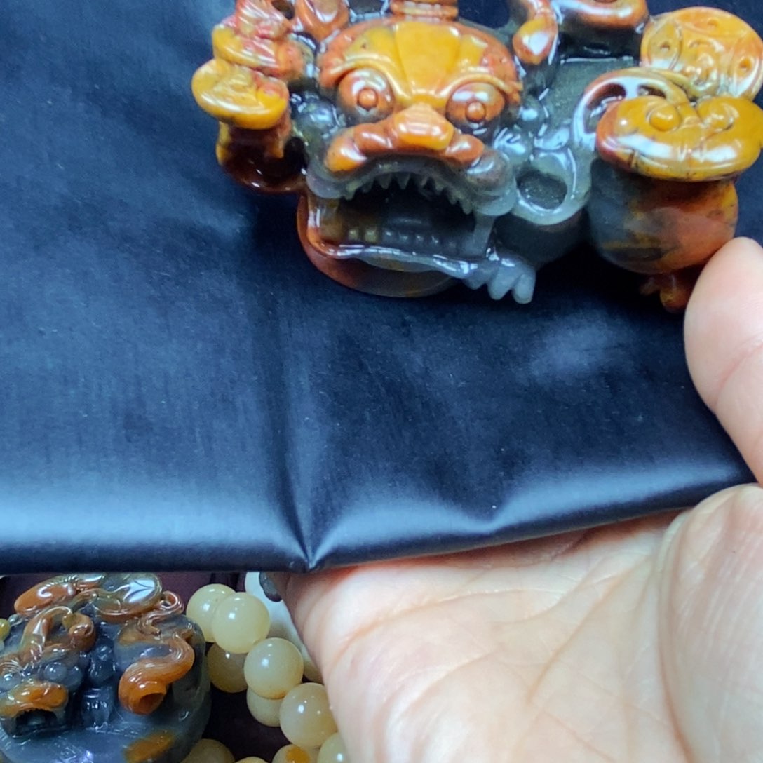 石英质玉（黄龙玉）颈饰未镶嵌