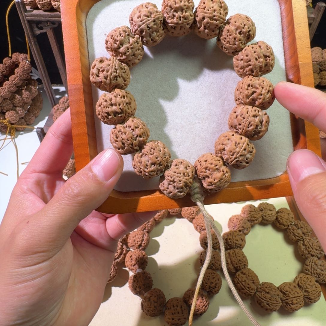 金刚菩提吊坠推****灯金刚菩提满肉梅花