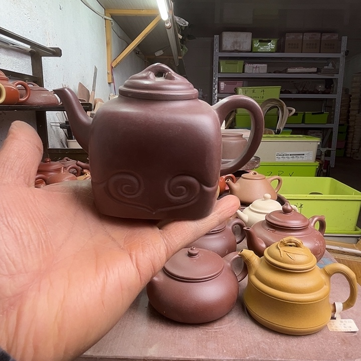 牵***猪紫砂茶壶宜兴原矿紫泥300cc四方如意
