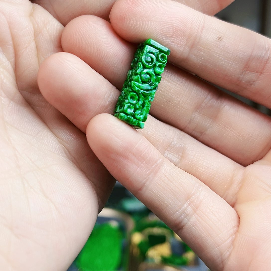 翡翠颈饰未镶嵌吊坠