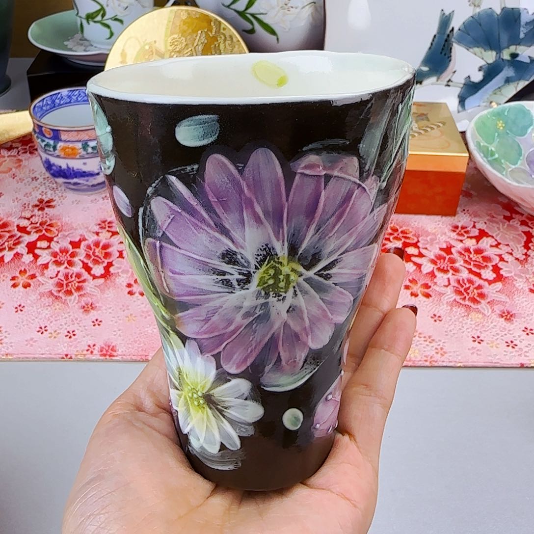 他家茶具瓷器真美！