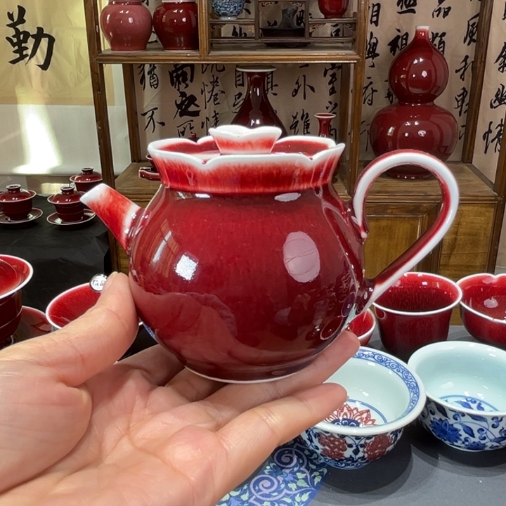 景德镇浅行窑花口石榴壶