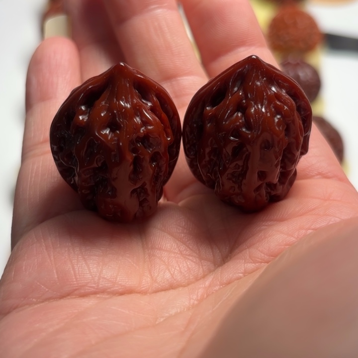 文玩核桃吊坠老鸡心