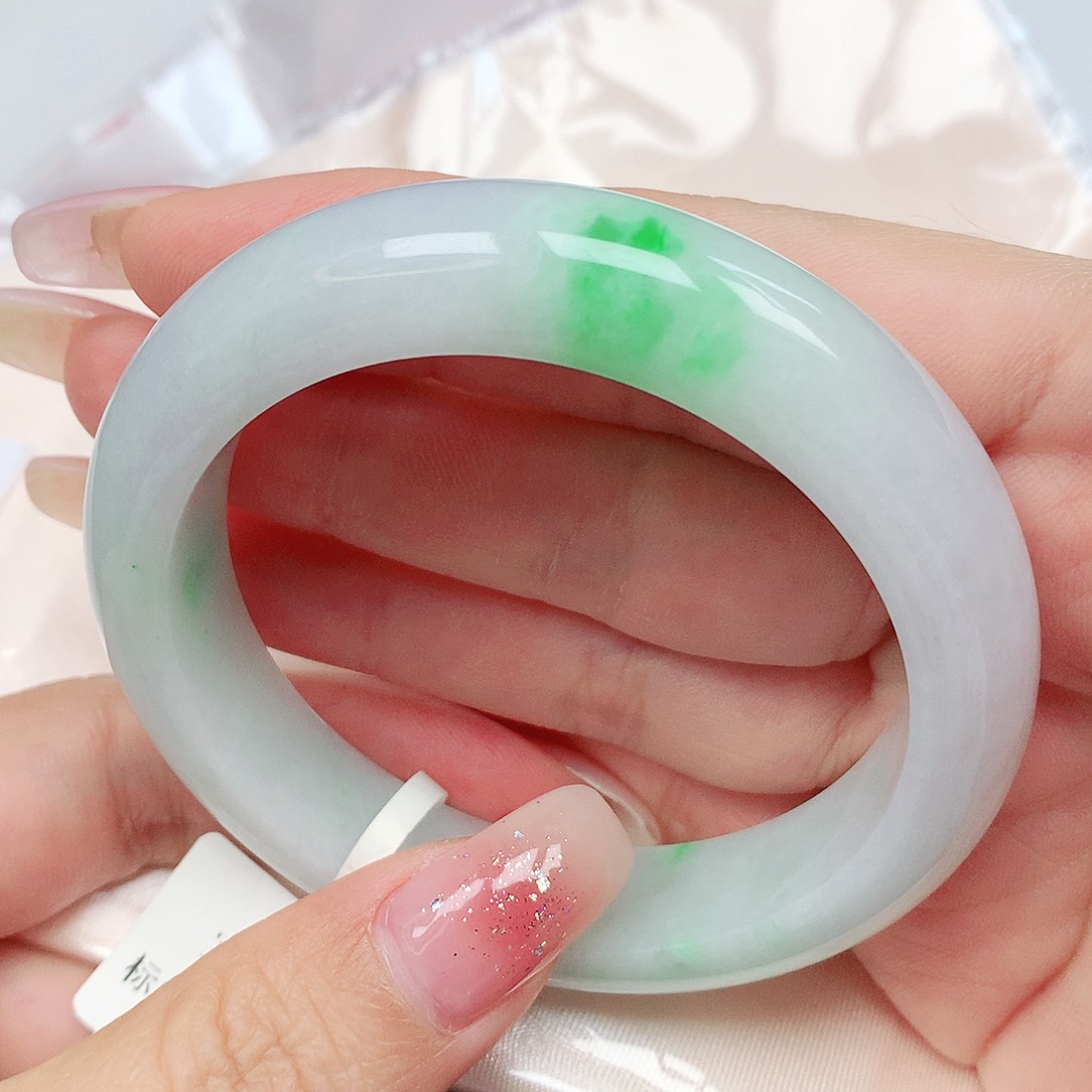 翡翠手镯未镶嵌抖音681