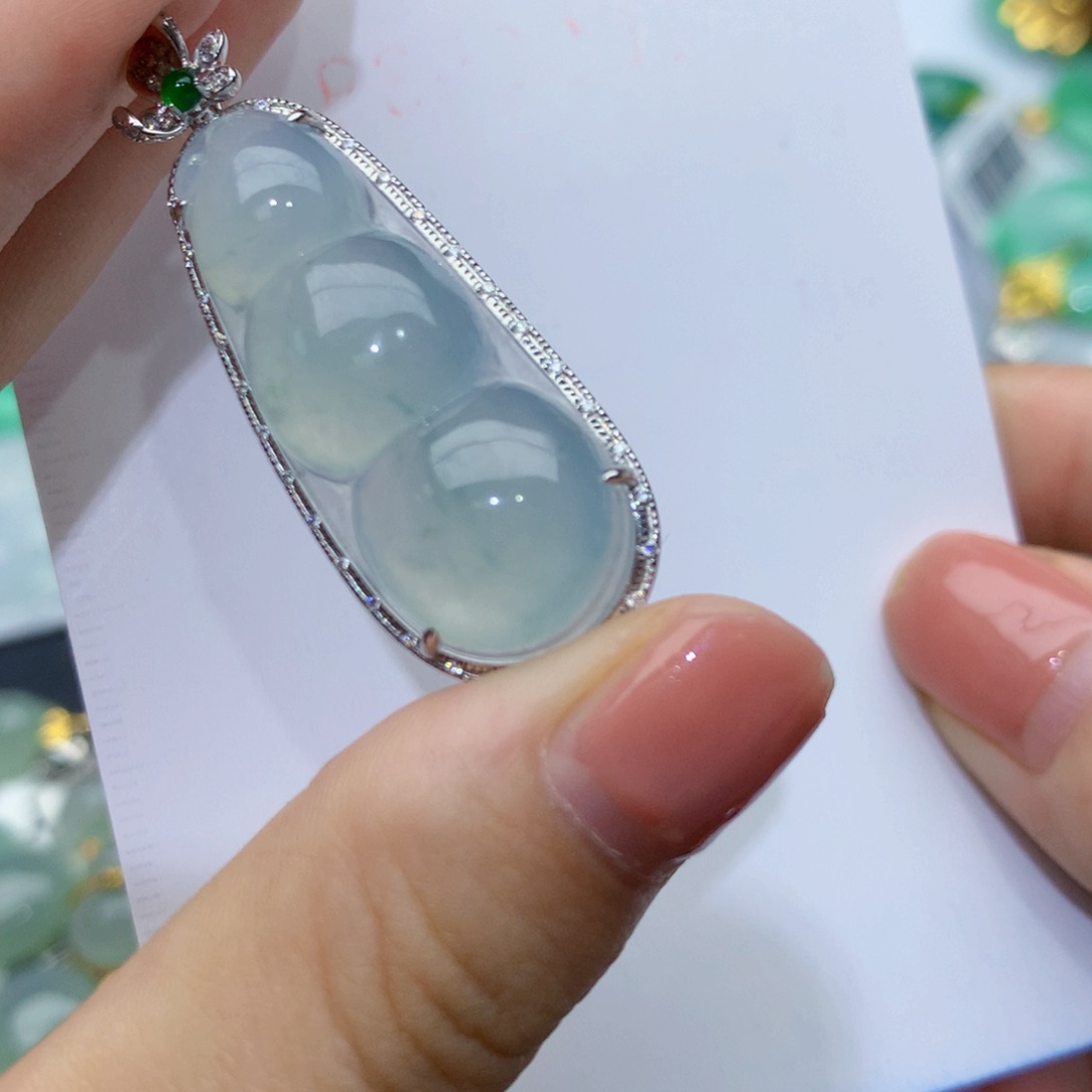 翡翠颈饰18K金镶嵌豆子