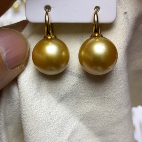 18K金镶嵌海水珍珠耳饰