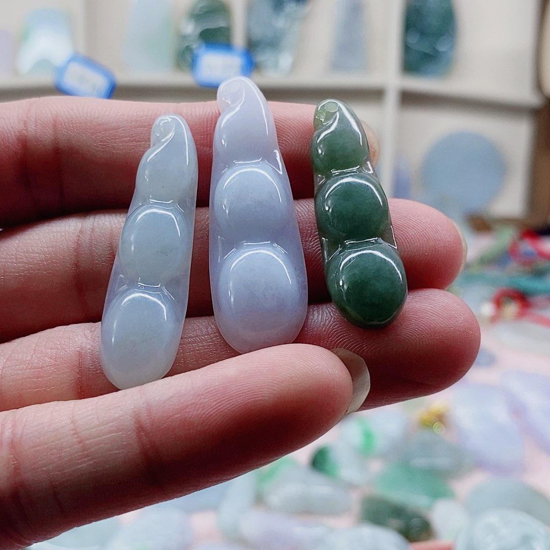颈饰未镶嵌翡翠天然