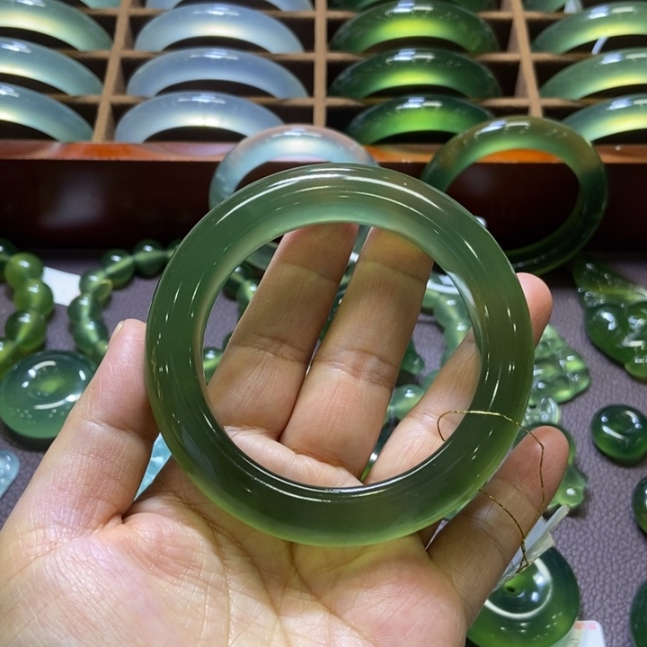 蛇纹石玉未镶嵌手镯56
