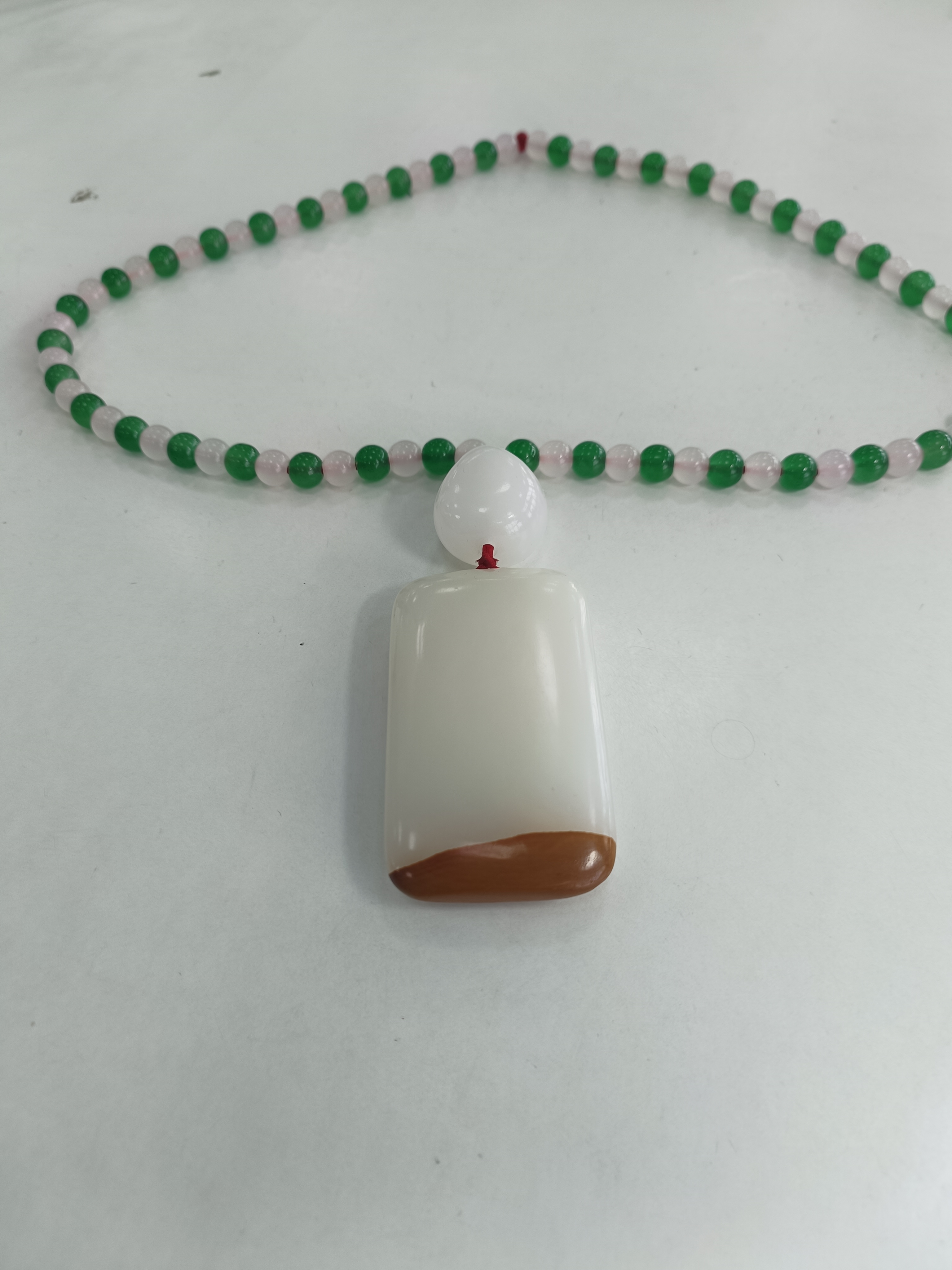 非金属合成锆石项链 非金属饰品项链，绿白间色，精工